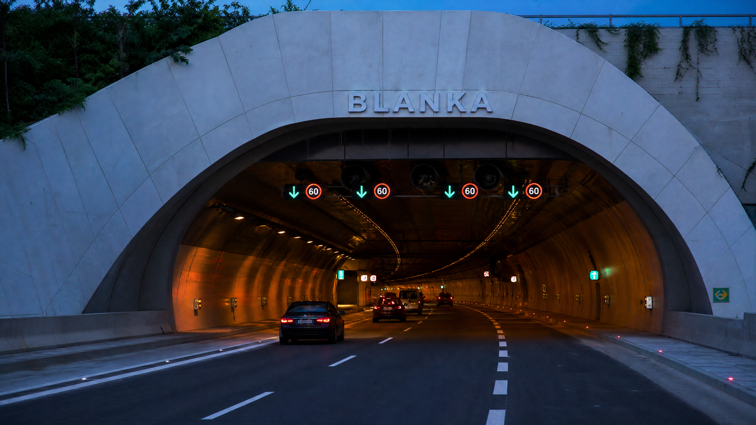 Dálniční známka pro elektromobily a hybridy: Kompletní průvodce